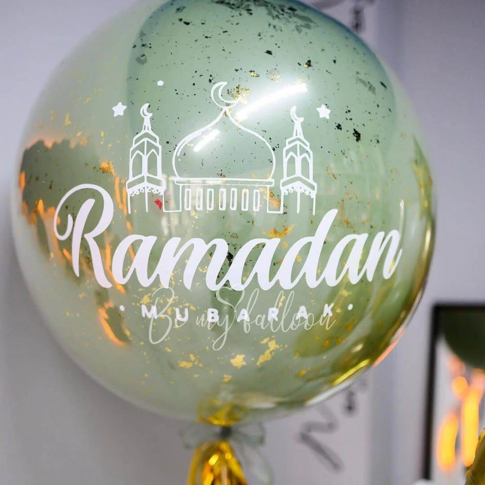 بالون اليوكاليبتوس "رمضان مبارك" مع شرaris ذهبية وشريط ذهبي   