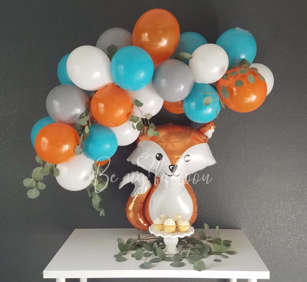 Fox balloon garland composition